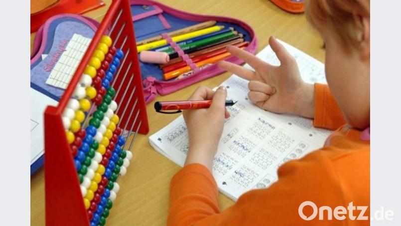 Momentan muss man nicht besonders intensiv rechnen, wenn es um die Zahl der Coronavirus-Verdachtsfälle im Landkreis Schwandorf geht. Laut Landratsamt liegt sie derzeit bei null. Erfreulicherweise hat sich auch die Sorge um eine Schulleiterin im nördlichen Landkreis als unbegründet erwiesen. Symbolbild: Patrick Pleul/dpa