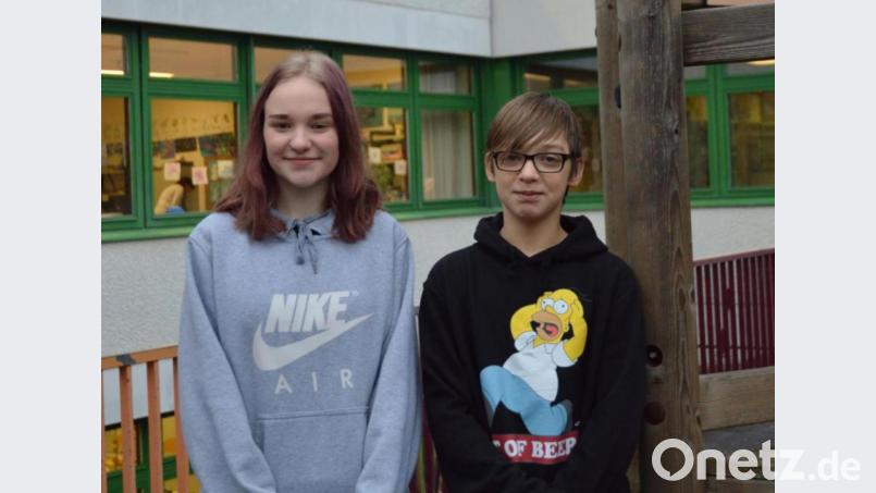 Patricia Pirke und Maiki Bugera von der Willmannschule in Amberg. Bild: Benedikt Lueger
