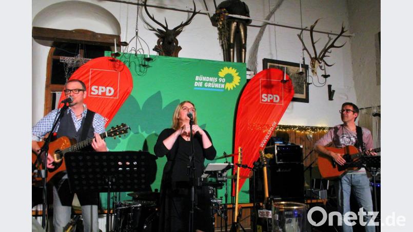 Den Auftakt machte das Trio "Treibhauz" mit vier Songs von "Bella ciao" bis "Come together". Bild: stg