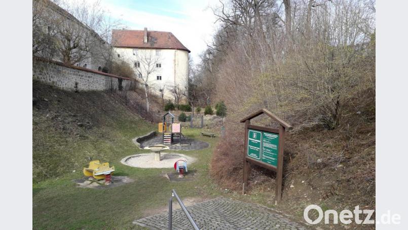 Der Spielplatz im Stadtgraben könnte mit einer Hang-Rutsche aufgewertet werden. Bild: exb