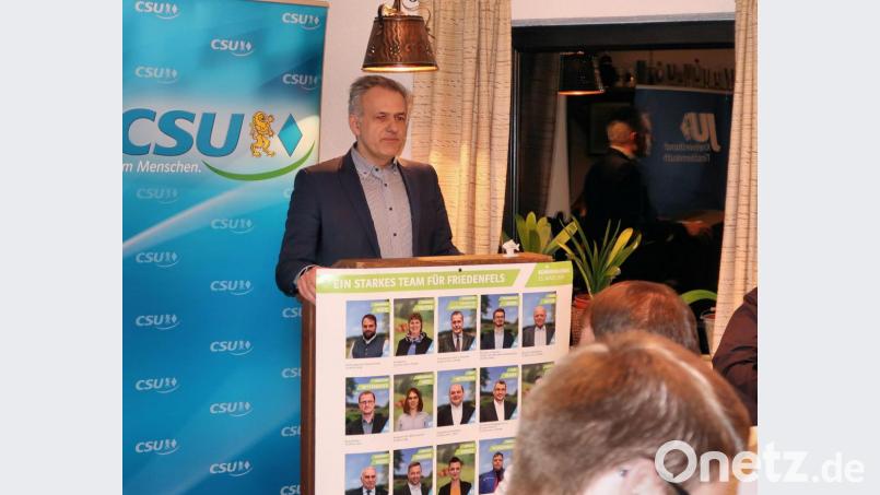 Landratskandidat Roland Grillmeier stellte sich im Erholungsort vor und bat um Unterstützung für sich und sein Team der Christlich-Sozialen Union. Bild: bsc