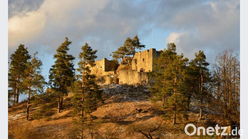 Ein markantes Baudenkmal an der westlichen Landkreisgrenze: Zugesagte Zuschüsse erleichtern der Gemeinde Birgland die Entscheidung für eine weitere Sanierung. Bild: Günter Moser