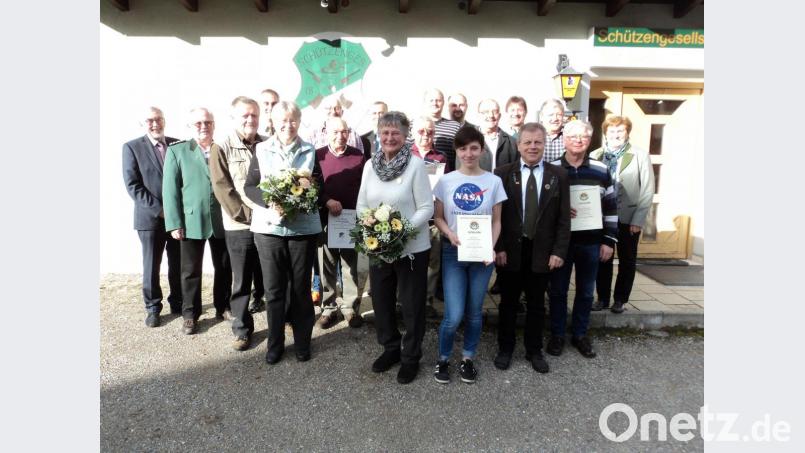 Die geehrten mit vizepräsidentin herta Zeiler rechts und Bm Manfred rodde links Bild: ksi
