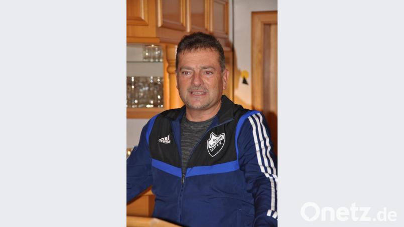 Der Spartenleiter Fußball, Thomas Schmidt, erstattet für die beiden Seniorenmannschaften Bericht. Bild: ak