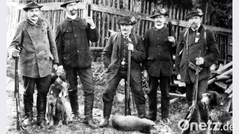 Fünf Eschenbacher Jäger: (von links) Joseph Kirmeier, Karl Müller, Georg Kirmeier, Hans und Bartholomäus Wedl. Bild: hev