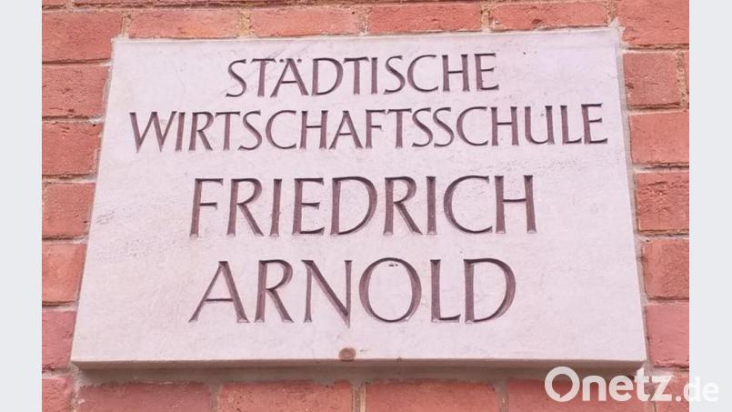 Ab dem im September beginnenden neuen Schuljahr ist es möglich, nach der 5. Klasse direkt in die 6. Jahrgangsstufe der Wirtschaftsschule zu wechseln. Das gilt für Real- und Mittelschüler ebenso wie für Gymnasiasten. Bild: tk