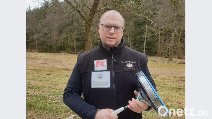 Reinhold Beyerlein in Aktion: Der 40-Jährige hat wieder den Eisstock in die Hand genommen, um bei der WM in Regen Mannschaftsgold zu gewinnen. Bild: exb