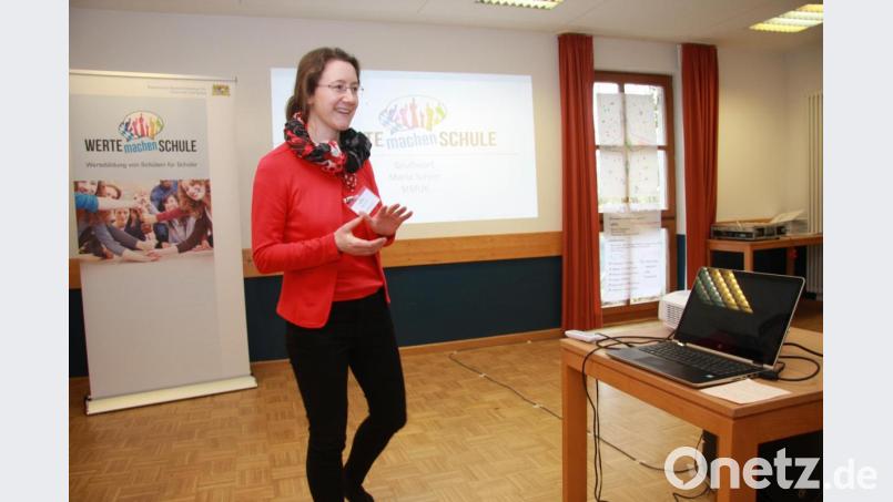 Die Vertreterin des Bayerischen Kultusministeriums, Maria Scherr, zeigte sich von den Inhalten und Ergebnissen beeindruckt. Bild: wro