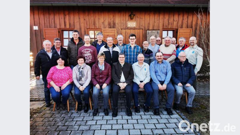 Keine Probleme gibt es bei den Wahlen: 24 Vorstands- und Vereinsausschussmitglieder und Fachwarte gehen beim OWV Eslarn an die Arbeit. Bild: gz