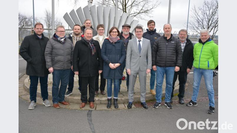 GRB-Geschäftsführer Stefan Ide (Fünfter von rechts) gab einer SPD-Besuchergruppe Einblicke in die Sammelstelle für radioaktive Abfälle. Mit dabei waren der Mitterteicher SPD-Bürgermeisterkandidat Johann Brandl (vorne, Vierter von links), der Konnersreuther SPD-Bürgermeisterkandidat Wolfgang Pötzl (Vierter von rechts) sowie Landratskandidat Thomas Döhler (Dritter von rechts). Bild: jr