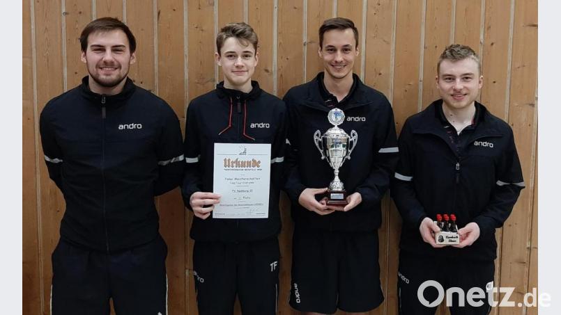 Die Herren II gewannen in der Aufstellung David Kiener, Tim Ficht, Thomas Eckl und Christian Brabec (von links) den Bezirksklassenpokal. Im Endspiel besiegten sie die KF Oberviechatch. Bild: tob