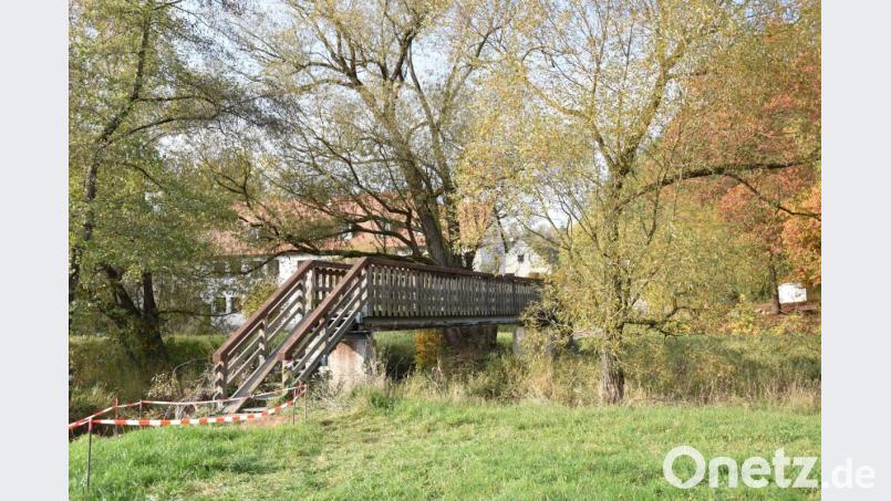 Die alte Brücke, die bei Trautenberg über die Fichtelnaab führte, stellte vor allem Radfahrer vor eine Herausforderung. Bild: Lowak
