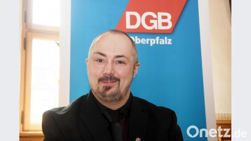 14 Stunden arbeiten, aber nur für 8 Stunden bezahlt werden: Das geht nicht, sagt EVG-Sprecher Achim Schraml. Bild: Gabi Schönberger