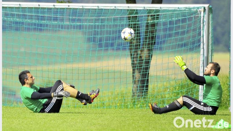 Stammtorhüter Michael Nitzbon (rechts) hat sich verletzt, die Nummer zwei Sven Kreiser auch, und so muss Davide Damiano (links) ran. Bild: Ziegler