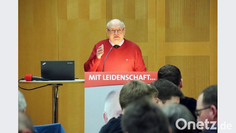 Landratskandidat Peter Lehr bei seiner Rede. Bild: jma