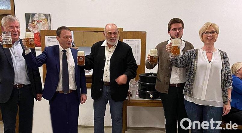 Ein Prosit beim Bergzoigl mit der SPD. Bild: R. Kreuzer