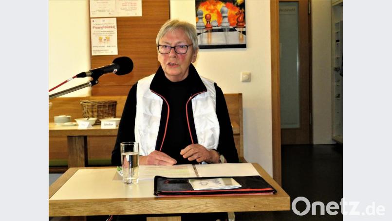 Hannelore Bienlein-Holl gewährte unter anderem einen anschaulichen Rückblick auf die Entwicklung der Frauenrechte in Deutschland und die politische Beteiligung der Frauen in der Kommunalpolitik des Landkreises. Bild: ubb