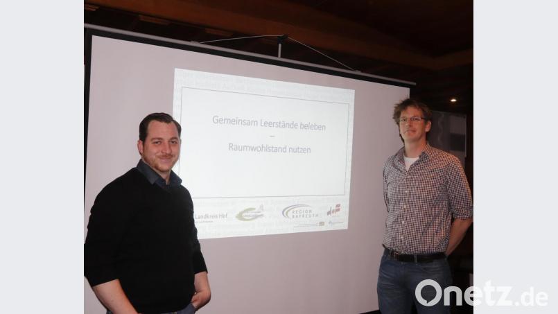 Stadtratskandidat Stefan Thar (rechts) und Fabian Höhne (links) gestalteten den äißest interessanten Abend zum Thema Leerstandsmanagement. Bild: mfh