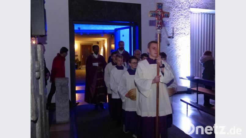 Der Einzug der beiden Geistlichen Bild: hme