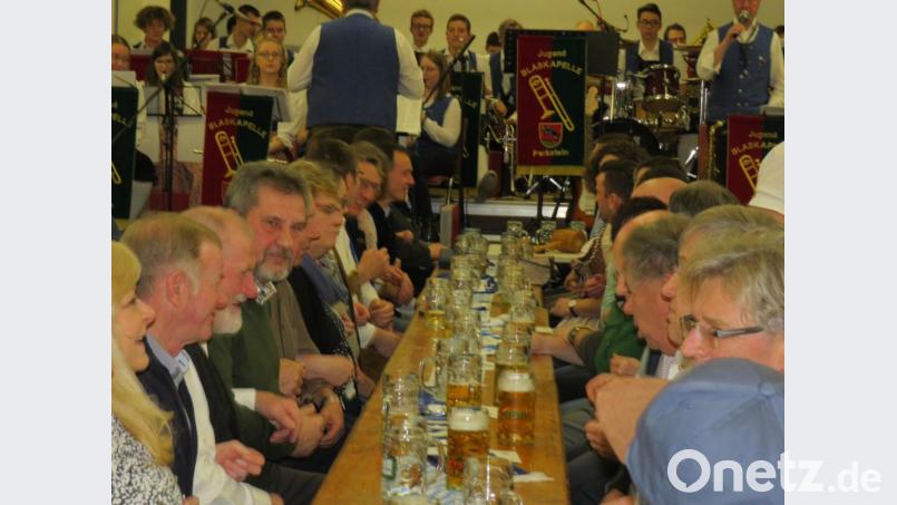 Tolle Stimmung gab es beim Starkbierfest der Jugendblaskapelle Parkstein Bild: adj