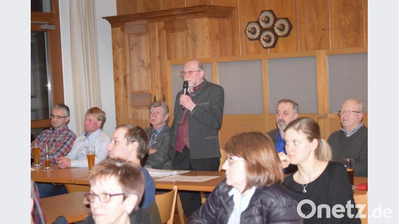 In seiner letzten Bürgerversammlung informierte Bürgermeister Georg Köppl ausführlich über das Geschehen in der Gemeinde Altendorf. Bild: bnr
