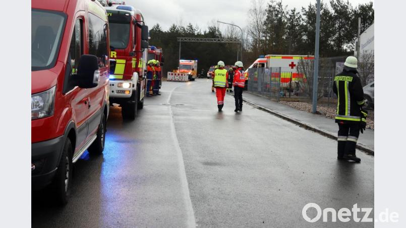 Über 140 Einsatzkräfte werden nach Hütten alarmiert. Bild: jma