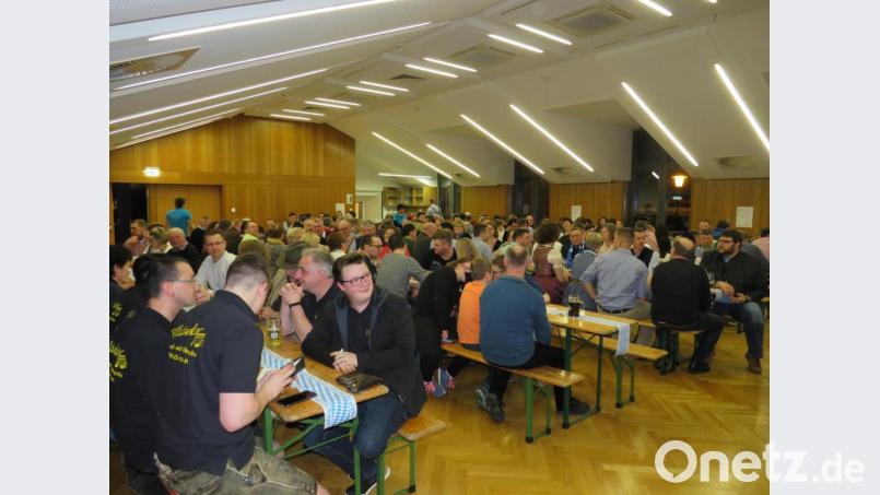 Tolle Stimmung gab es beim Starkbierfest der Jugendblaskapelle Parkstein Bild: adj