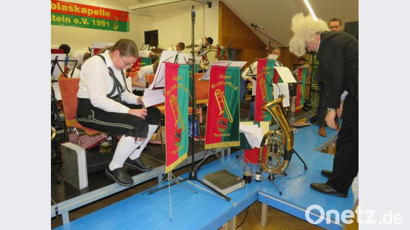 Tolle Stimmung gab es beim Starkbierfest der Jugendblaskapelle Parkstein Bild: adj