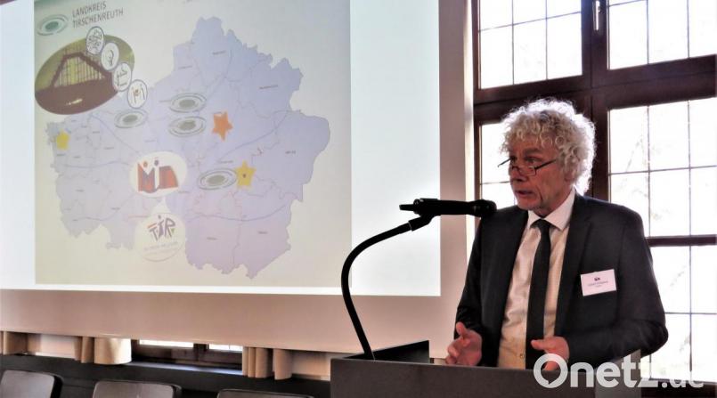 Landrat Wolfgang Lippert tellte die vielen bereits geschaffenen Einrichtungen zur Inklusion im Landkreis Tirschenreuth heraus. Bild: ubb