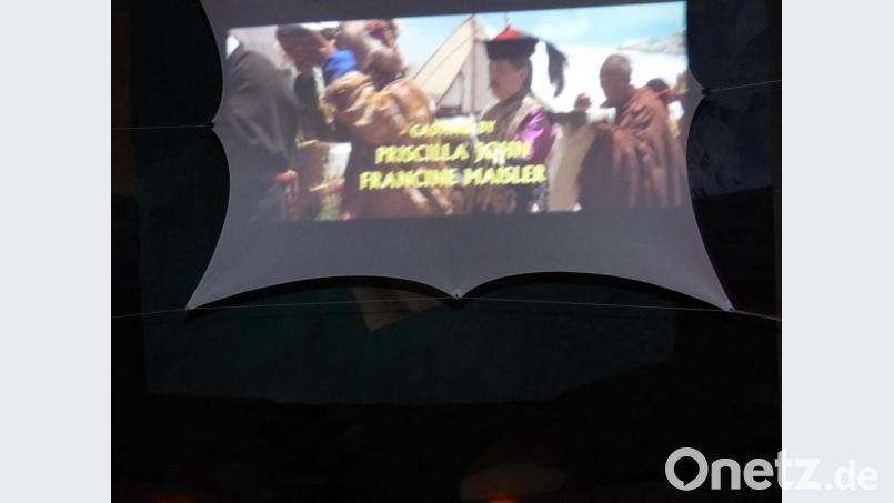 Die Filmausschnitte von &quot;Sieben Jahre in Tibet&quot;, verbunden mit den Erläuterungen von Präfekt Pöpperl, brachten die Gottesdienstbesucher näher dem Himmel und näher zu Gott Bild: hme