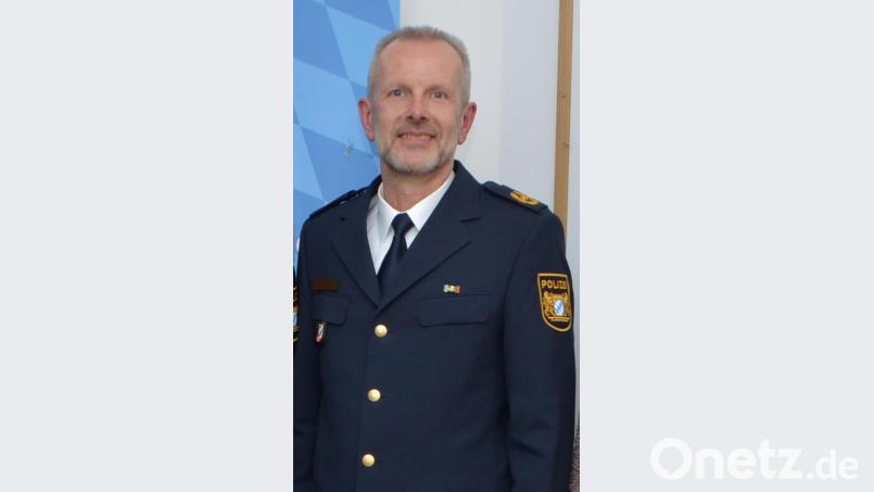Viel Lob und Dank aus Regensburg bringt Polizeivizepräsident Thomas Schöniger für die Waidhauser Grenzpolizisten mit. Bild: dob