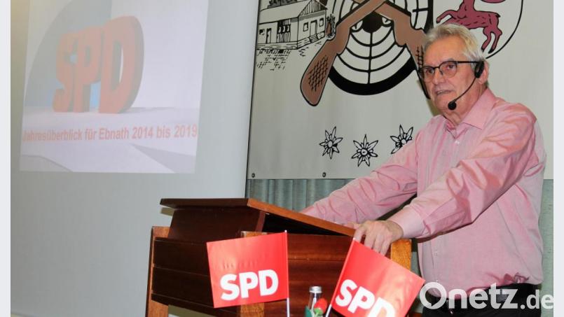 Bürgermeister Manfred Kratzer warb bei der SPD-Wahlversammlung um erneutes Vertrauen bei den Kommunalwahlen - und sparte nicht mit Kritik an den anderen Gruppierungen in Ebnath. Bild: stg