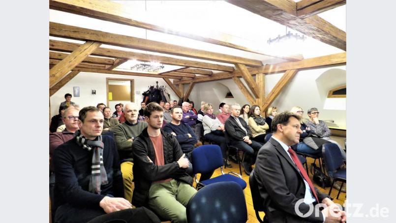 Viele Gäste interessierten sich für den Vortrag zur Kirchensteuer am Beispiel der Diözese Regensburg. Bild: ubb
