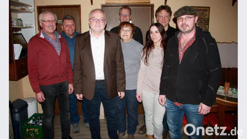 Die UBF stellte wie schon im Dezember bei der Nominierung ihre Kandidaten vor. Im Bild (von links) Ferdinand Lienerth, Wilhelm Löw, Johann Bauer, Rita Wildenrother, Peter Weig, Sandra Stöckl, Markus Mayer und Gerhard Enslein. Andreas Schön konnte aus persönlichen Gründen am Wahlabend nicht dabei sein. Bild: wro