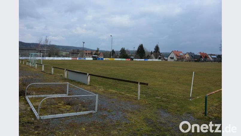 Die Bewässerung der Rasenspielfelder des SV Pechbrunn-Groschlattengrün gestaltete sich wegen anhaltender Trockenheitsphasen in den vergangenen Jahren recht schwierig. Geprüft wird nun, ob eine Wasserzisterne im früheren Basaltwerk angezapft werden kann. Bild: jr