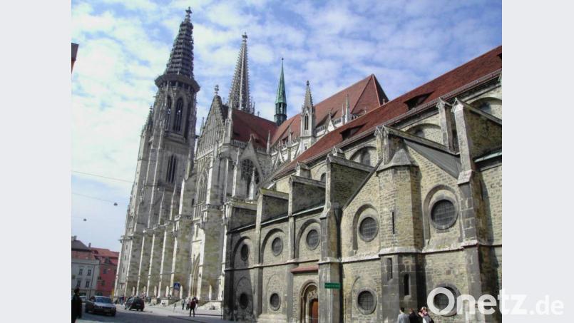 Über einem Seiteneingang des Regensburger Doms befindet sich eine antisemitische Schmähskulptur. Bild: Thomas Schaller