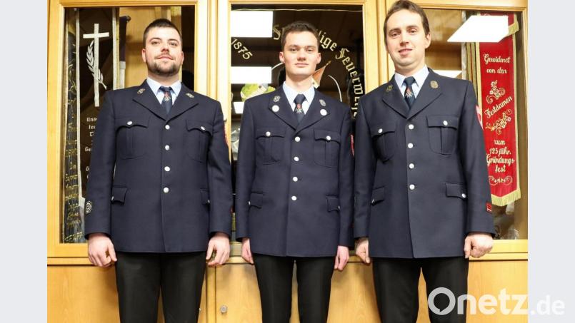 Nico Prechtl (Mitte) ist neuer Schriftführer bei der Gleiritscher Feuerwehr. Bild: akp