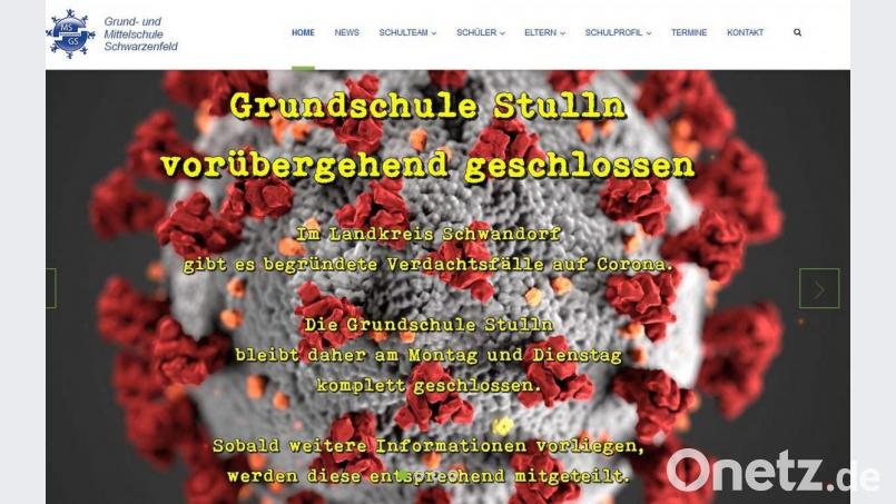 Die Grund- und Mittelschule Schwarzenfeld verweist auf ihrer Homepage auf die Schließung der Außenstelle in Stulln. Ab Dienstag ist auch die Ganztagsklasse 6b der Mittelschule betroffen. Screenshot: Hösamer