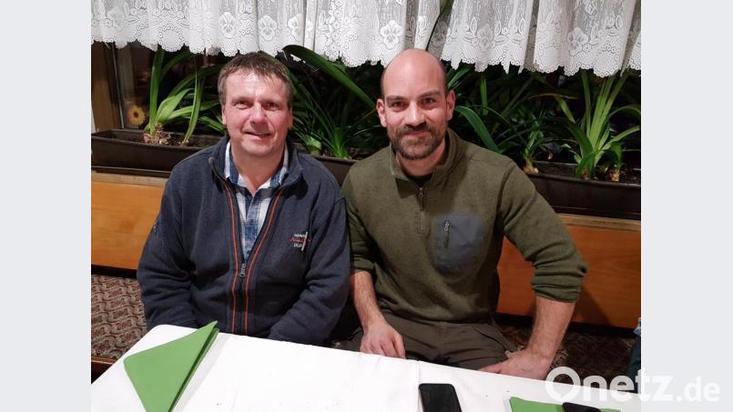Jagdvorsteher Gerhard Weiß und Jagdpächter Maximilian Wien. Bild: hzi