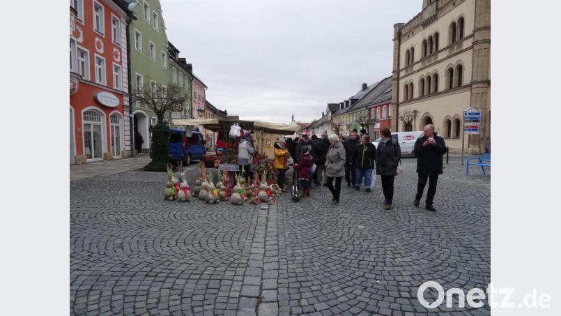 Gefragt waren beim Frühlingsmarkt auch Dekoartikel zur Osterzeit. Bild: ak