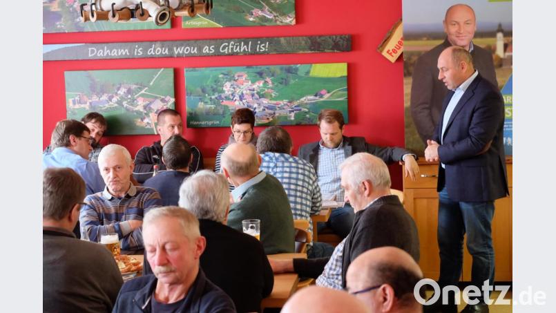Gerhard List und sein Team waren sehr angetan vom großen Interesse der Bürgerinnen und Bürger aus den Gründörfern, beim politischen Frühschoppen im Hannesgrüner Feuerwehrhaus. Bild: wlr