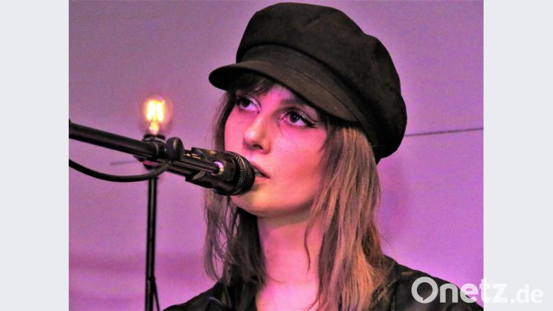 June ist eine feinfühlige Sängerin, die ihr Stimme auf eine Weise einsetzt, die gleichermaßen berührt wie Aufmerksamkeit erregt. Bild: ubb