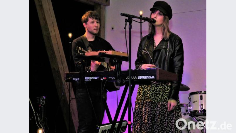 Nick und June setzen ihre Stimmen eigenwillig ein, was den Indie-Pop z ueinem neuen Erlebnis macht. Bild: ubb