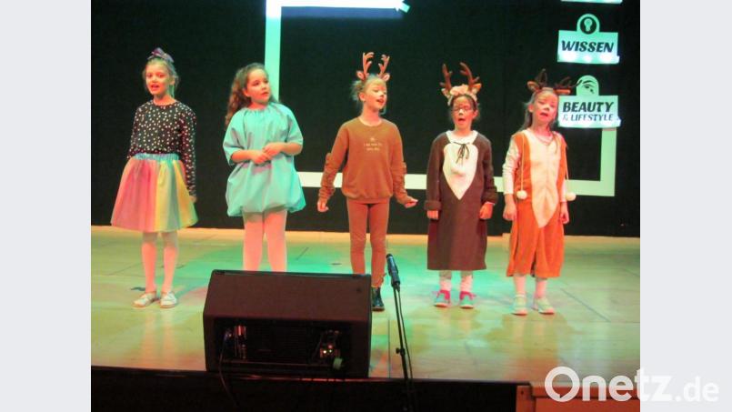 Die Musical-Minis präsentierten einen Song aus &quot;Bambi&quot;. Bild: aks