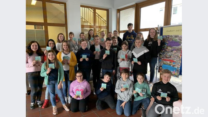 Rechtzeitig zum Tag der offenen Tür ist das Pixi-Buch der Klasse 6f fertig geworden. Bild: jzk