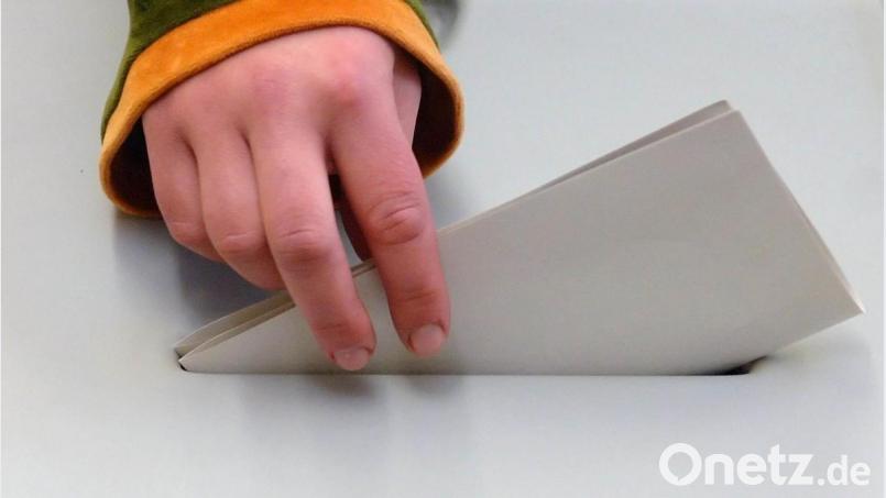 Keine Wahlurne im Seniorenpflegeheim: Wegen Corona müssen sich die Wähler im bisherigen Wiesauer Stimmbezirk III umstellen. Bild: Peter Endig/dpa