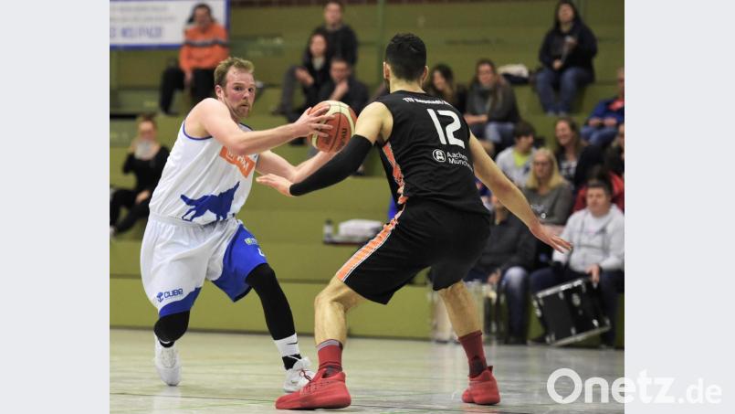 Sebastian Fritsch in Aktion: Die Hamm Baskets zeigten trotz der Niederlage eine gute Leistung im Spiel gegen Meister TTV Neustadt/Aisch. Bild: Büttner