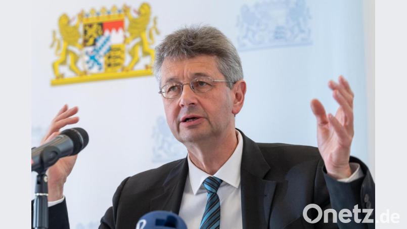 Michael Piazolo (Freie Wähler), Staatsminister für Unterricht und Kultus, gestikuliert. Foto: Peter Kneffel/dpa/Archivbild Bild: Peter Kneffel