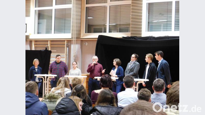 Information und Unterhaltung beim Infotainment-Live-Event der Mittelschule mit Talkrunde. Bild: adj