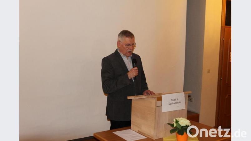 Pfarrgemeinderatssprecher Hans Enders beim Vortrag. Bild: soj
